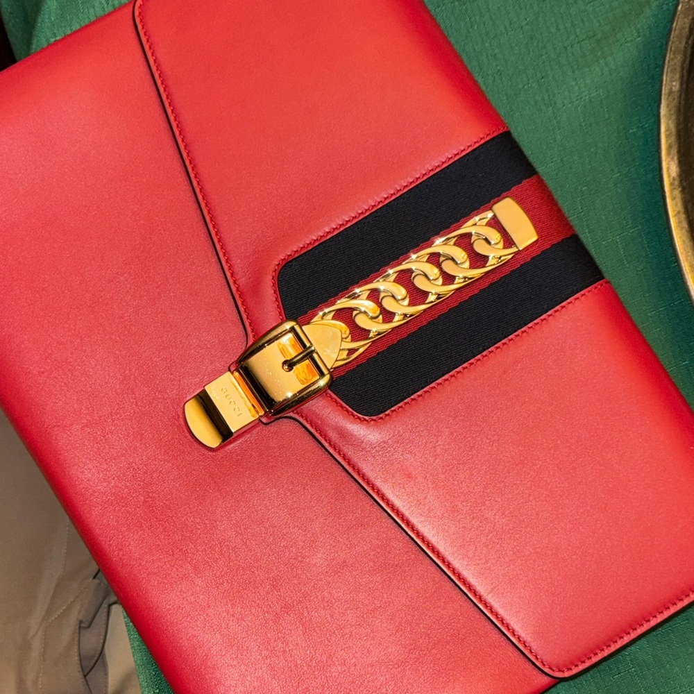 Gucci Red Sylvie Chained XL Maxi Envelope Clutch Bag Gold Portfolio Clutch - Picture 7 of 8